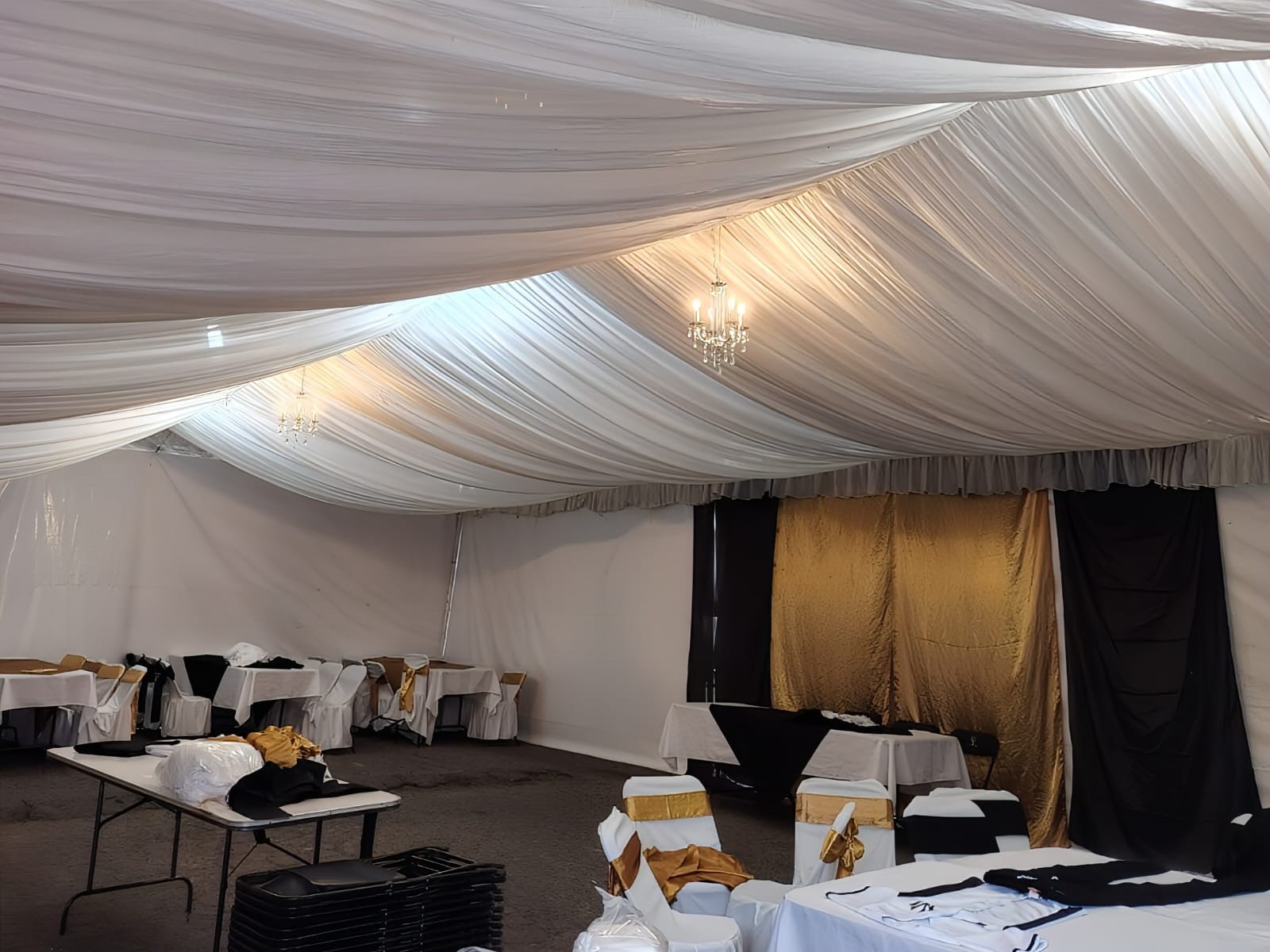Carpas con iluminación para eventos nocturnos
